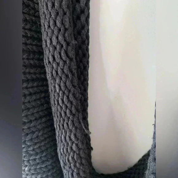 HOLT  REFREW Italian Merino Wool Chunky Circle Scarf - Picture 5 of 6